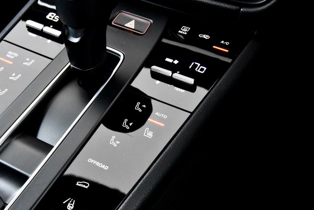 USED 2022 72 PORSCHE MACAN 2.0T SUV 5dr Petrol PDK 4WD Euro 6 (s/s) (265 ps) 1 Owner | FPSH | Crayon | 21"s