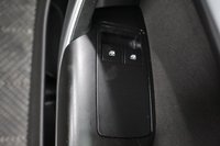USED 2016 16 VAUXHALL INSIGNIA 1.6 CDTi Design Hatchback 5dr Diesel Auto Euro 6 (136 ps) AUTOMATIC HATCHBACK  / BLUETOOTH PHONE / FINANCE AVAILABLE