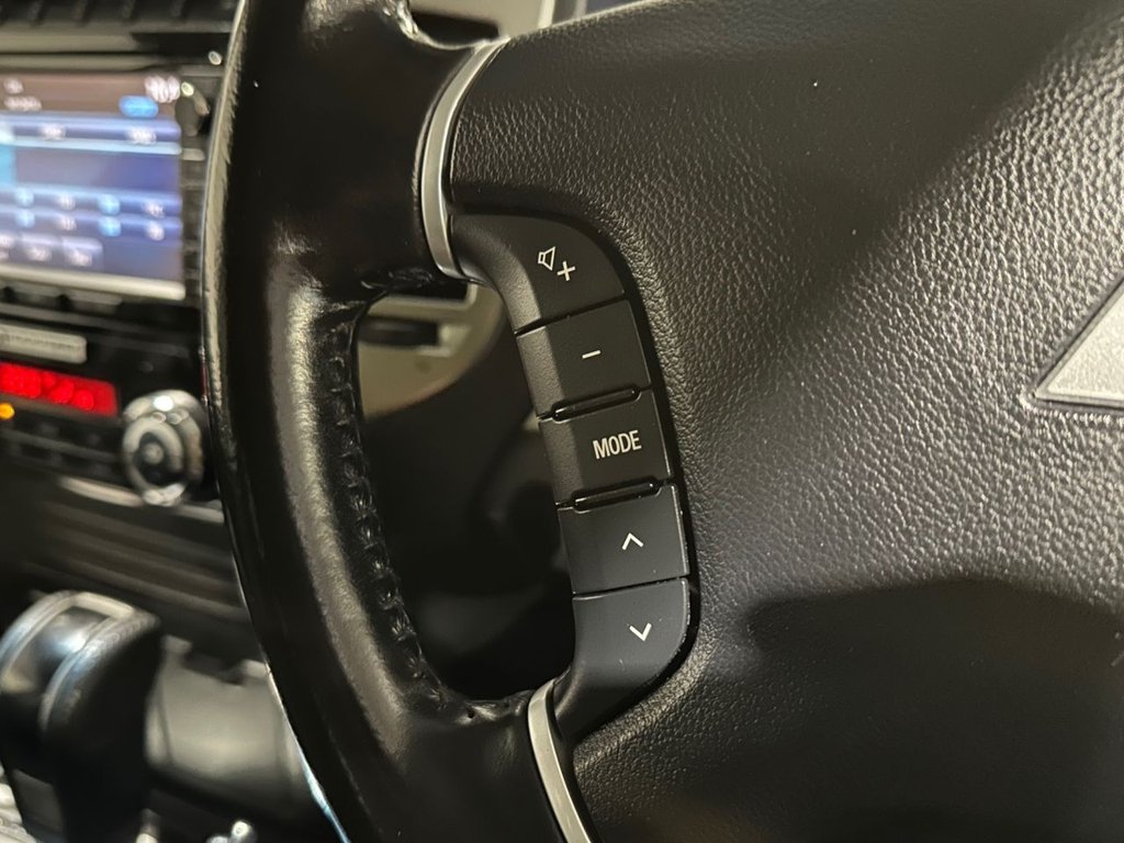USED 2015 65 MITSUBISHI SHOGUN 3.2 DI-DC SG3 SUV 5dr Diesel Auto 4WD Euro 6 LWB (187 ps) 