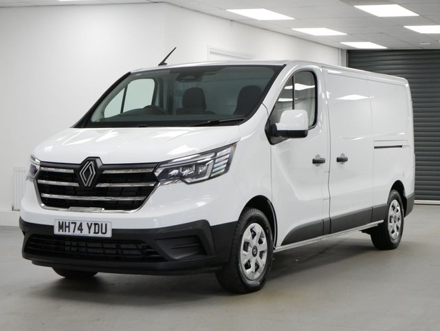 View our Renault Trafic LL30 2.0 BLUEDCI 150 BHP LONG ADVANCE EDC AUTOMATIC