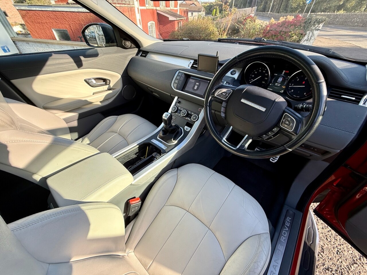 2016 LAND ROVER RANGE ROVER EVOQUE 2.0 eD4 SE Tech SUV 5dr Diesel Manual FWD Euro 6 (s/s) (150 ps) - vehicle photo 8 for sale on PureCar