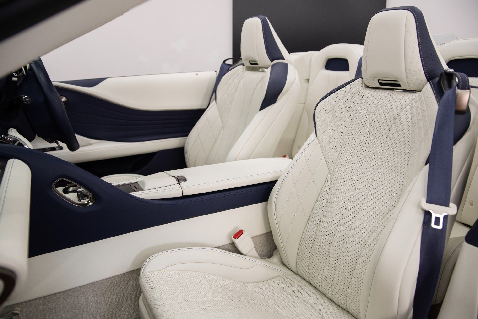 USED 2023 S LEXUS LC 5.0 500 V8 Regatta Inspiration Convertible  