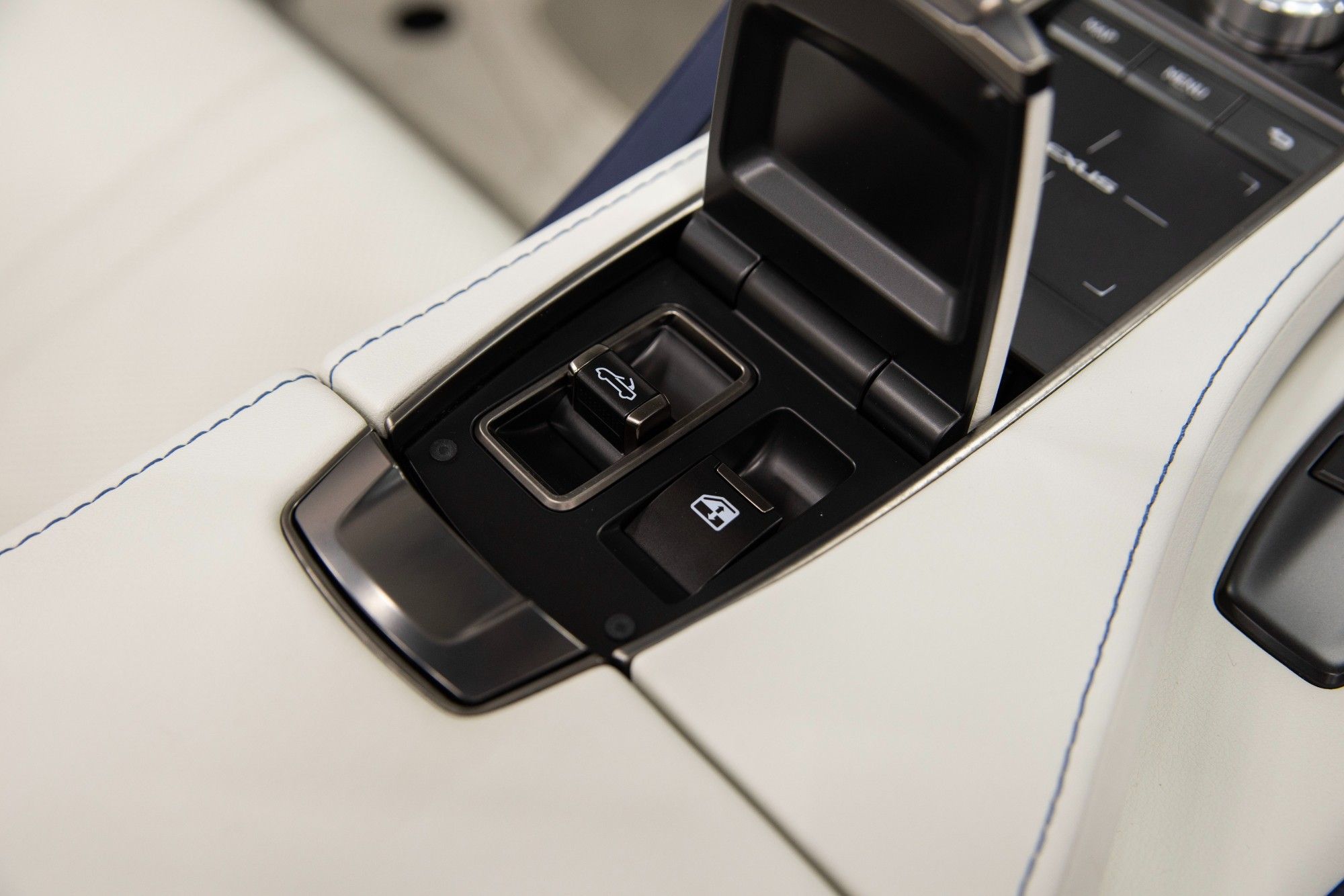 USED 2023 S LEXUS LC 5.0 500 V8 Regatta Inspiration Convertible  
