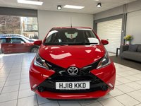 USED 2018 18 TOYOTA AYGO 1.0 VVT-i x-play Hatchback 5dr Petrol Manual Euro 6 (68 ps) RED POP / DARK / LIGHT GREY CLOTH TRIM / AIRCON / ELECTRIC FRONT WINDOWS / ELECTRIC DOOR MIRRORS / DAB FM AM TUNER / BLUETOOTH / AUX / USB / SMARTPHONE INTEGRATION LINK / REAR PARKING CAMERA / FITTED RUBBER MATS / SERVICE HISTORY