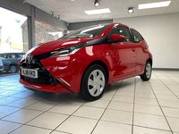 USED 2018 18 TOYOTA AYGO 1.0 VVT-i x-play Hatchback 5dr Petrol Manual Euro 6 (68 ps) RED POP / DARK / LIGHT GREY CLOTH TRIM / AIRCON / ELECTRIC FRONT WINDOWS / ELECTRIC DOOR MIRRORS / DAB FM AM TUNER / BLUETOOTH / AUX / USB / SMARTPHONE INTEGRATION LINK / REAR PARKING CAMERA / FITTED RUBBER MATS / SERVICE HISTORY