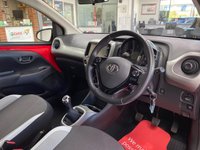 USED 2018 18 TOYOTA AYGO 1.0 VVT-i x-play Hatchback 5dr Petrol Manual Euro 6 (68 ps) RED POP / DARK / LIGHT GREY CLOTH TRIM / AIRCON / ELECTRIC FRONT WINDOWS / ELECTRIC DOOR MIRRORS / DAB FM AM TUNER / BLUETOOTH / AUX / USB / SMARTPHONE INTEGRATION LINK / REAR PARKING CAMERA / FITTED RUBBER MATS / SERVICE HISTORY