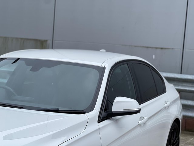 View our BMW 3 SERIES