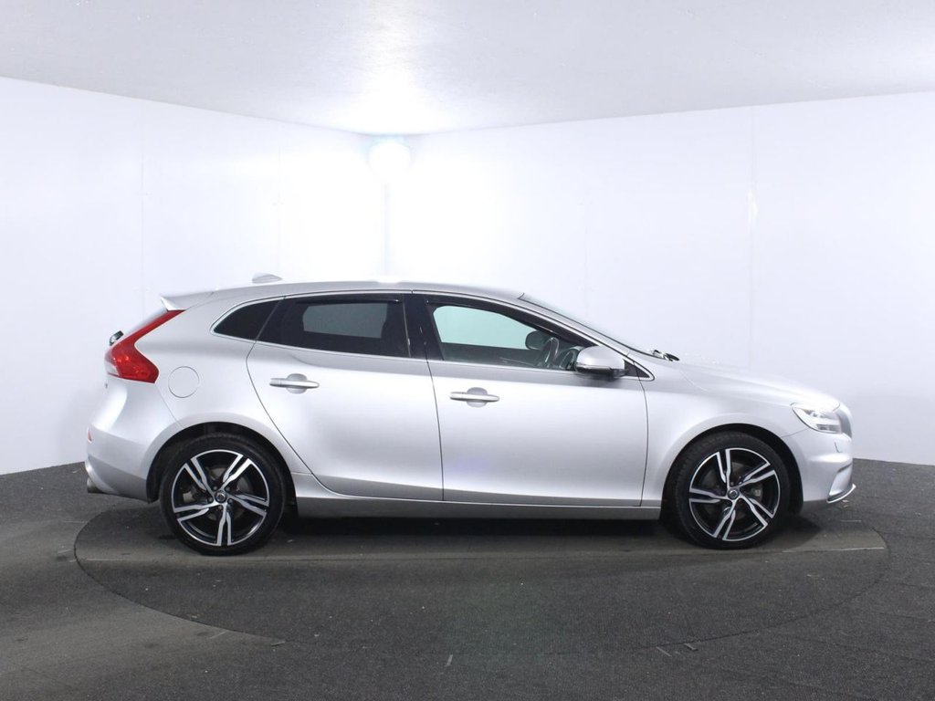 USED 2018 68 VOLVO V40 1.5 T3 GPF R-Design Pro Hatchback 5dr Petrol Auto Euro 6 (s/s) (152 ps) 