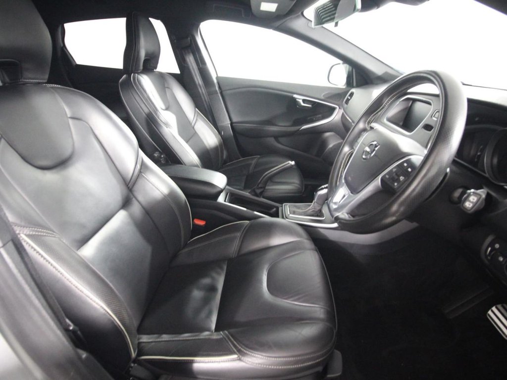 USED 2018 68 VOLVO V40 1.5 T3 GPF R-Design Pro Hatchback 5dr Petrol Auto Euro 6 (s/s) (152 ps) 