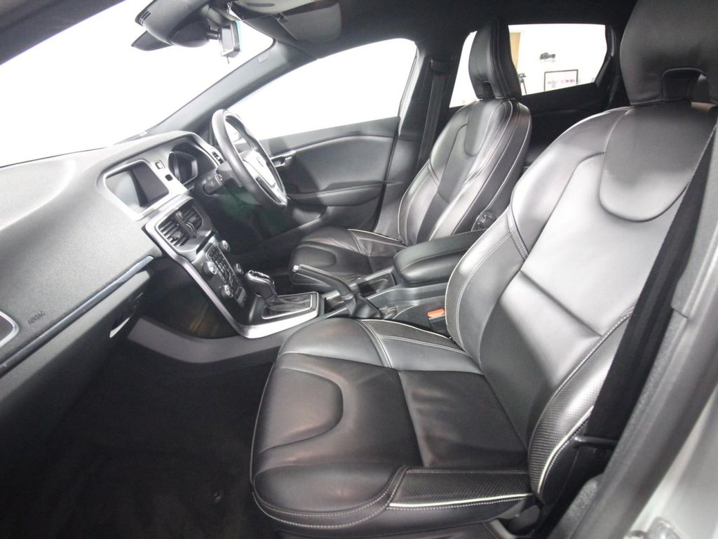 USED 2018 68 VOLVO V40 1.5 T3 GPF R-Design Pro Hatchback 5dr Petrol Auto Euro 6 (s/s) (152 ps) 