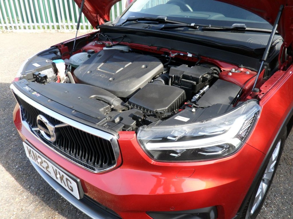 USED 2022 22 VOLVO XC40 1.5 T3 Momentum SUV 5dr Petrol Manual Euro 6 (s/s) (163 ps) 1.5T3 Momentum Edition