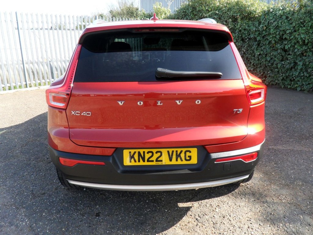 USED 2022 22 VOLVO XC40 1.5 T3 Momentum SUV 5dr Petrol Manual Euro 6 (s/s) (163 ps) 1.5T3 Momentum Edition