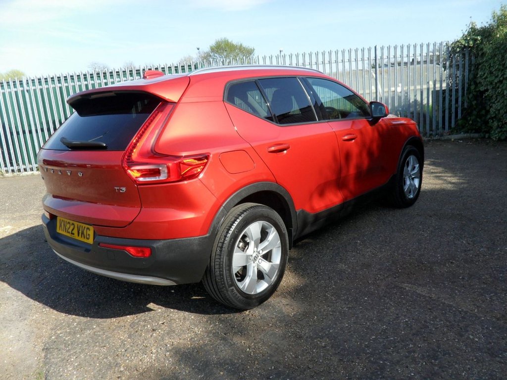 USED 2022 22 VOLVO XC40 1.5 T3 Momentum SUV 5dr Petrol Manual Euro 6 (s/s) (163 ps) 1.5T3 Momentum Edition
