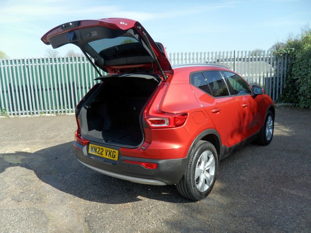 USED 2022 22 VOLVO XC40 1.5 T3 Momentum SUV 5dr Petrol Manual Euro 6 (s/s) (163 ps) 1.5T3 Momentum Edition