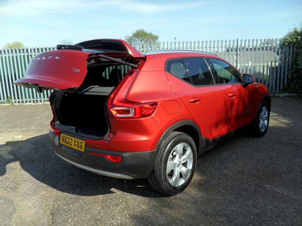 USED 2022 22 VOLVO XC40 1.5 T3 Momentum SUV 5dr Petrol Manual Euro 6 (s/s) (163 ps) 1.5T3 Momentum Edition