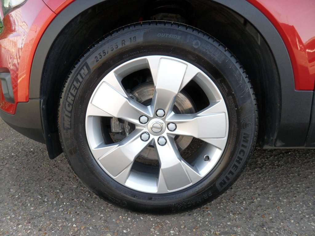 USED 2022 22 VOLVO XC40 1.5 T3 Momentum SUV 5dr Petrol Manual Euro 6 (s/s) (163 ps) 1.5T3 Momentum Edition