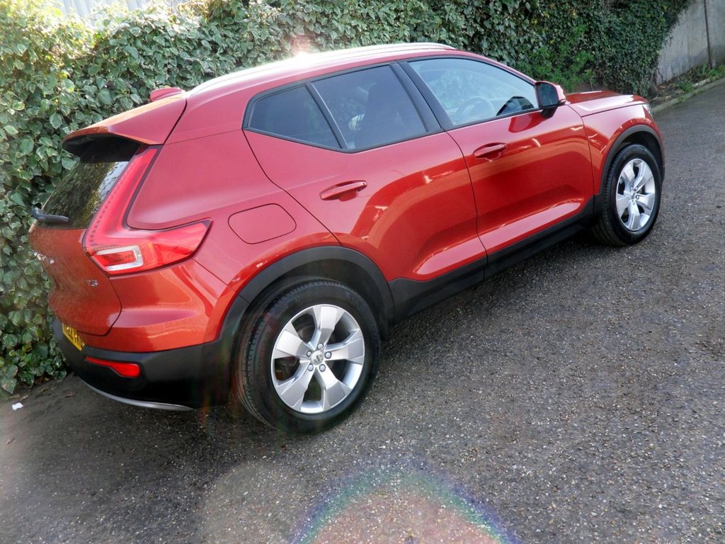 USED 2022 22 VOLVO XC40 1.5 T3 Momentum SUV 5dr Petrol Manual Euro 6 (s/s) (163 ps) 1.5T3 Momentum Edition