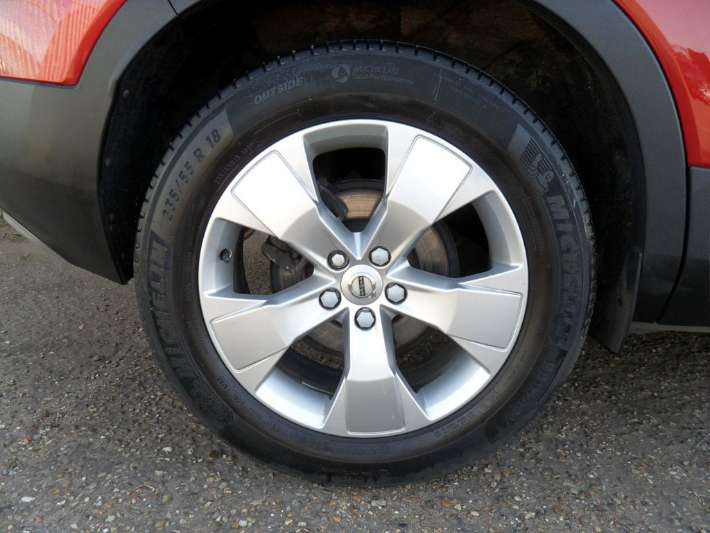 USED 2022 22 VOLVO XC40 1.5 T3 Momentum SUV 5dr Petrol Manual Euro 6 (s/s) (163 ps) 1.5T3 Momentum Edition