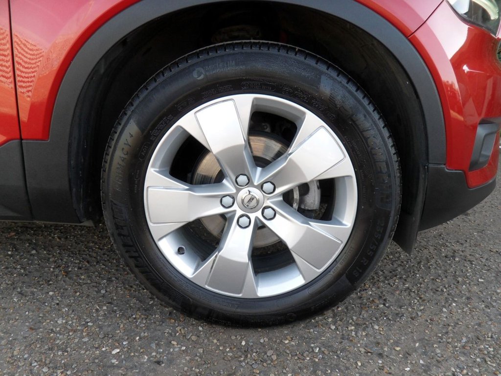 USED 2022 22 VOLVO XC40 1.5 T3 Momentum SUV 5dr Petrol Manual Euro 6 (s/s) (163 ps) 1.5T3 Momentum Edition