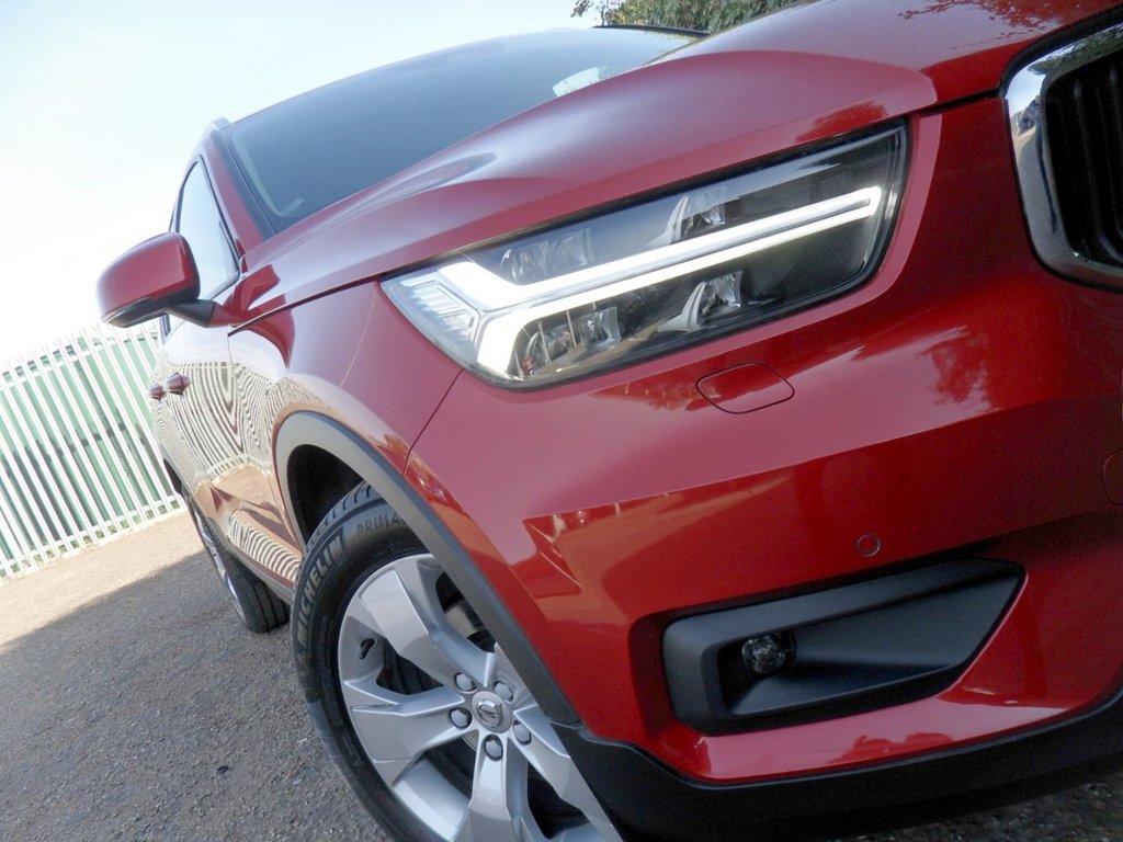 USED 2022 22 VOLVO XC40 1.5 T3 Momentum SUV 5dr Petrol Manual Euro 6 (s/s) (163 ps) 1.5T3 Momentum Edition