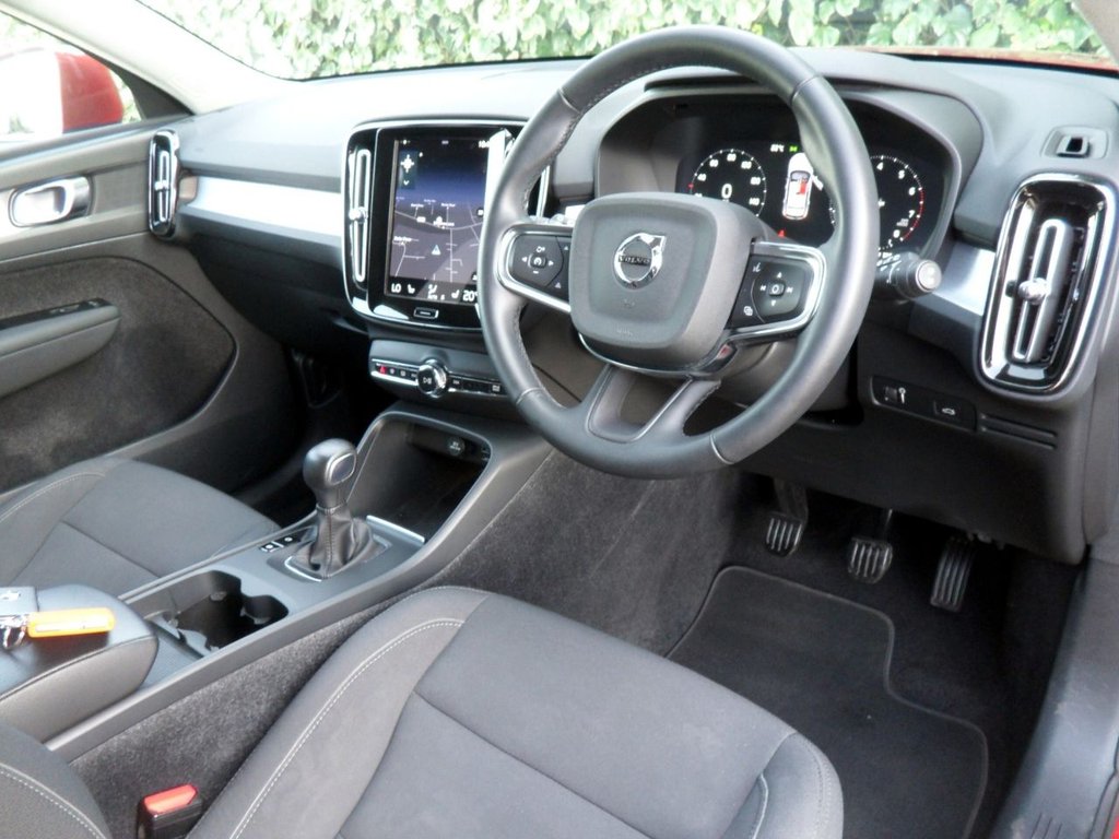 USED 2022 22 VOLVO XC40 1.5 T3 Momentum SUV 5dr Petrol Manual Euro 6 (s/s) (163 ps) 1.5T3 Momentum Edition