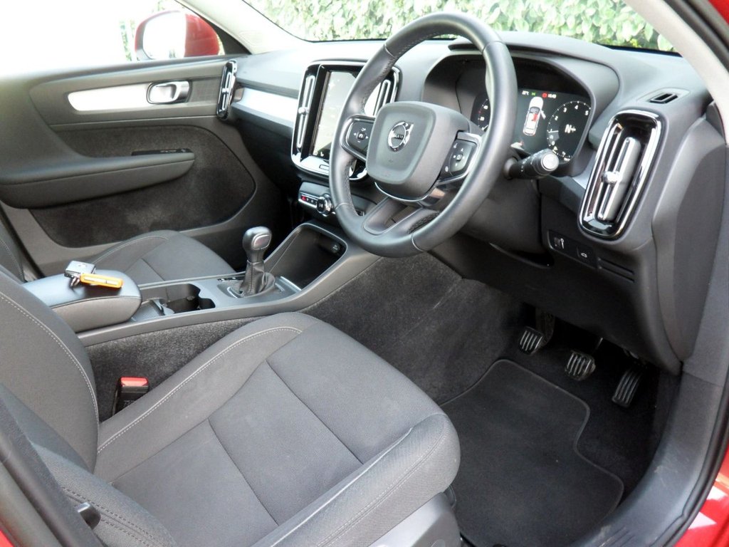 USED 2022 22 VOLVO XC40 1.5 T3 Momentum SUV 5dr Petrol Manual Euro 6 (s/s) (163 ps) 1.5T3 Momentum Edition