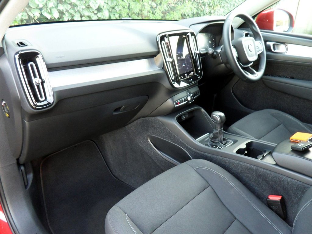 USED 2022 22 VOLVO XC40 1.5 T3 Momentum SUV 5dr Petrol Manual Euro 6 (s/s) (163 ps) 1.5T3 Momentum Edition