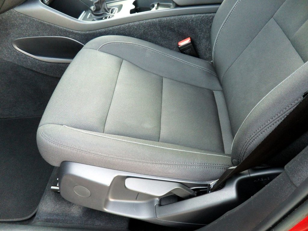 USED 2022 22 VOLVO XC40 1.5 T3 Momentum SUV 5dr Petrol Manual Euro 6 (s/s) (163 ps) 1.5T3 Momentum Edition