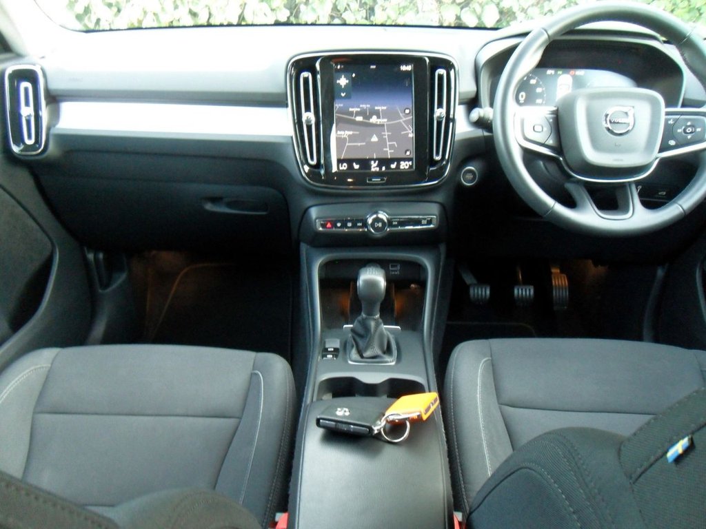 USED 2022 22 VOLVO XC40 1.5 T3 Momentum SUV 5dr Petrol Manual Euro 6 (s/s) (163 ps) 1.5T3 Momentum Edition