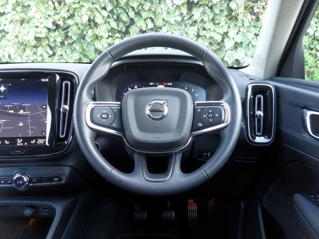 USED 2022 22 VOLVO XC40 1.5 T3 Momentum SUV 5dr Petrol Manual Euro 6 (s/s) (163 ps) 1.5T3 Momentum Edition