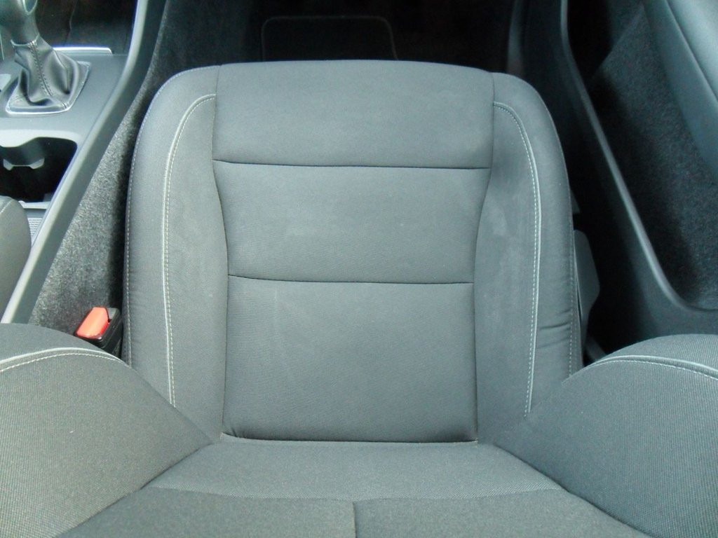 USED 2022 22 VOLVO XC40 1.5 T3 Momentum SUV 5dr Petrol Manual Euro 6 (s/s) (163 ps) 1.5T3 Momentum Edition