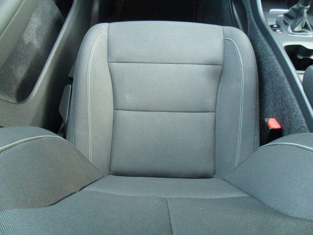 USED 2022 22 VOLVO XC40 1.5 T3 Momentum SUV 5dr Petrol Manual Euro 6 (s/s) (163 ps) 1.5T3 Momentum Edition