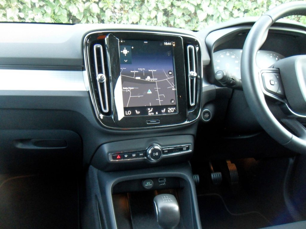 USED 2022 22 VOLVO XC40 1.5 T3 Momentum SUV 5dr Petrol Manual Euro 6 (s/s) (163 ps) 1.5T3 Momentum Edition