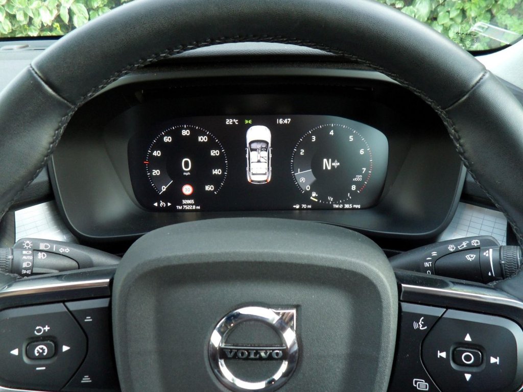 USED 2022 22 VOLVO XC40 1.5 T3 Momentum SUV 5dr Petrol Manual Euro 6 (s/s) (163 ps) 1.5T3 Momentum Edition