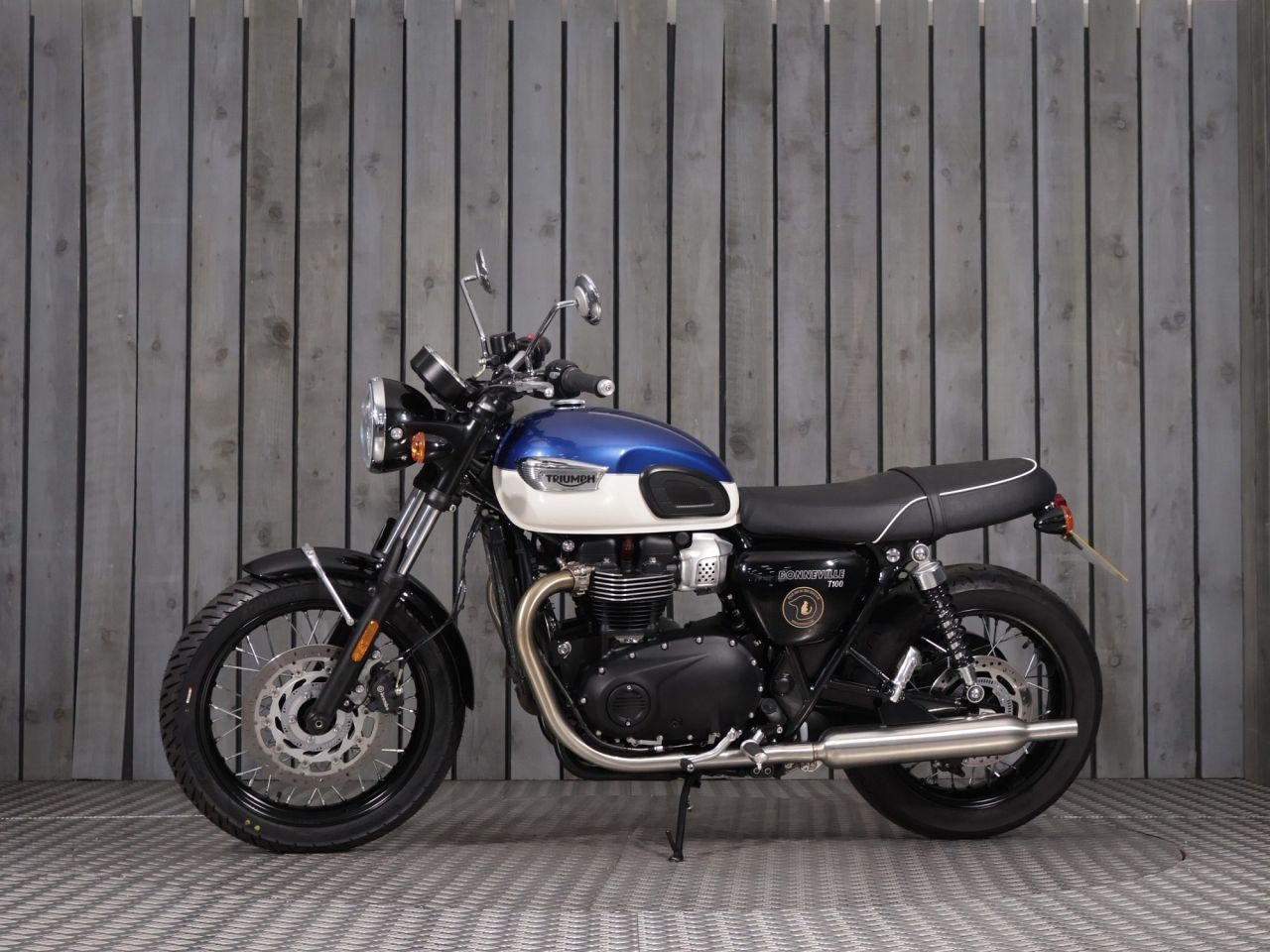 TRIUMPH BONNEVILLE T100