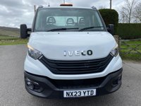 USED 2023 23 IVECO DAILY 35S14 BUSINESS 2.3 HDI 140BHP SRW LWB DROPSIDE WITH TAILIFT Higher Specification Business Model with Air Con, Cruise Control, Rear Camera, Fitted With LWB Dropside Body with Mesh Style Taiift, Safety Rails, Strobe Lighting, Work Lights, Roof Beacon & Tow Pack! Ideal For Traffic Management Or Small Plant Transportation!