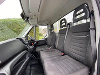 USED 2023 23 IVECO DAILY 35S14 BUSINESS 2.3 HDI 140BHP SRW LWB DROPSIDE WITH TAILIFT Higher Specification Business Model with Air Con, Cruise Control, Rear Camera, Fitted With LWB Dropside Body with Mesh Style Taiift, Safety Rails, Strobe Lighting, Work Lights, Roof Beacon & Tow Pack! Ideal For Traffic Management Or Small Plant Transportation!