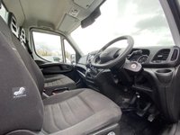 USED 2023 23 IVECO DAILY 35S14 BUSINESS 2.3 HDI 140BHP SRW LWB DROPSIDE WITH TAILIFT Higher Specification Business Model with Air Con, Cruise Control, Rear Camera, Fitted With LWB Dropside Body with Mesh Style Taiift, Safety Rails, Strobe Lighting, Work Lights, Roof Beacon & Tow Pack! Ideal For Traffic Management Or Small Plant Transportation!