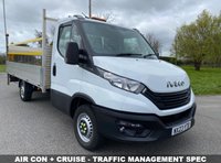 USED 2023 23 IVECO DAILY 35S14 BUSINESS 2.3 HDI 140BHP SRW LWB DROPSIDE WITH TAILIFT Higher Specification Business Model with Air Con, Cruise Control, Rear Camera, Fitted With LWB Dropside Body with Mesh Style Taiift, Safety Rails, Strobe Lighting, Work Lights, Roof Beacon & Tow Pack! Ideal For Traffic Management Or Small Plant Transportation!