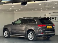 USED 2017 67 JEEP GRAND CHEROKEE 3.0 V6 CRD Summit SUV 5dr Diesel Auto 4WD Euro 6 (247 bhp) 