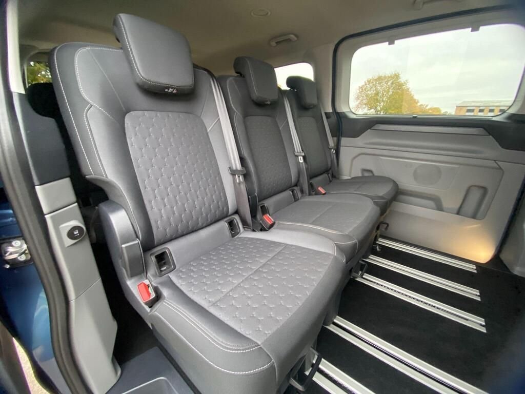 USED 2025 25 FORD TOURNEO CUSTOM 2.0 320 EcoBlue Titanium Luxe Minibus Double Cab 5dr Diesel Manual L2 Euro 6 (s/s) (150 ps) BIG SAVING FROM NEW +3000 MILES