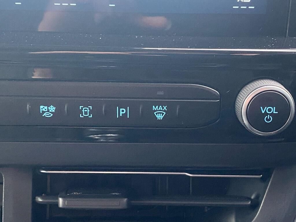 USED 2025 25 FORD TOURNEO CUSTOM 2.0 320 EcoBlue Titanium Luxe Minibus Double Cab 5dr Diesel Manual L2 Euro 6 (s/s) (150 ps) BIG SAVING FROM NEW +3000 MILES