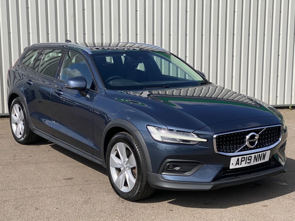 USED 2019 19 VOLVO V60 CROSS COUNTRY 2.0 D4 Plus Estate 5dr Diesel Auto AWD Euro 6 (s/s) (190 ps) WINTER PACK+SAT NAV+2 KEYS+FSH