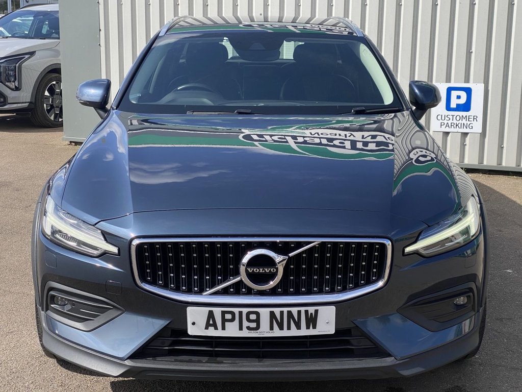 USED 2019 19 VOLVO V60 CROSS COUNTRY 2.0 D4 Plus Estate 5dr Diesel Auto AWD Euro 6 (s/s) (190 ps) WINTER PACK+SAT NAV+2 KEYS+FSH
