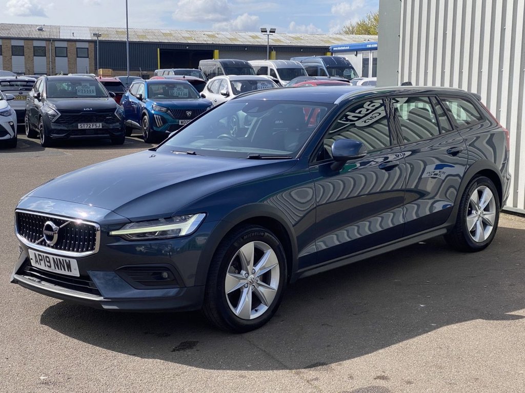 USED 2019 19 VOLVO V60 CROSS COUNTRY 2.0 D4 Plus Estate 5dr Diesel Auto AWD Euro 6 (s/s) (190 ps) WINTER PACK+SAT NAV+2 KEYS+FSH