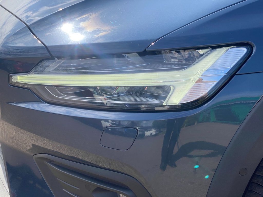 USED 2019 19 VOLVO V60 CROSS COUNTRY 2.0 D4 Plus Estate 5dr Diesel Auto AWD Euro 6 (s/s) (190 ps) WINTER PACK+SAT NAV+2 KEYS+FSH