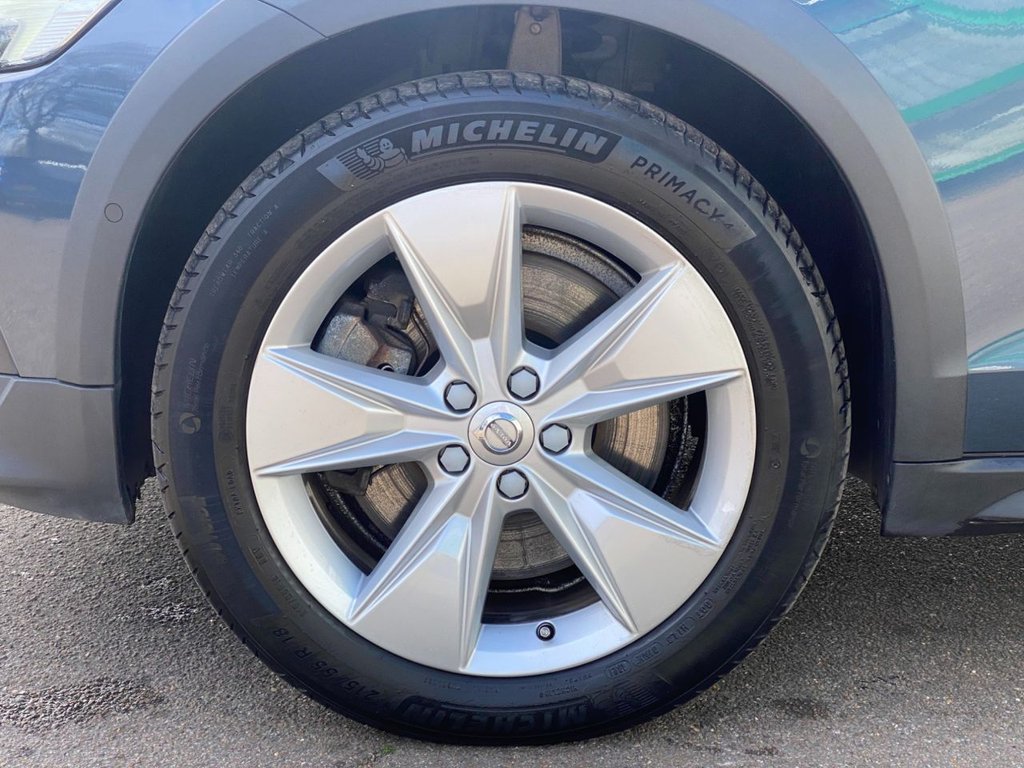 USED 2019 19 VOLVO V60 CROSS COUNTRY 2.0 D4 Plus Estate 5dr Diesel Auto AWD Euro 6 (s/s) (190 ps) WINTER PACK+SAT NAV+2 KEYS+FSH