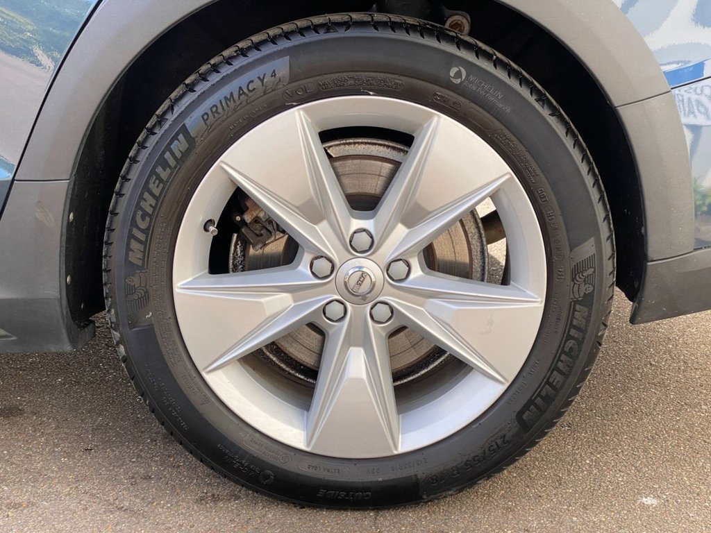USED 2019 19 VOLVO V60 CROSS COUNTRY 2.0 D4 Plus Estate 5dr Diesel Auto AWD Euro 6 (s/s) (190 ps) WINTER PACK+SAT NAV+2 KEYS+FSH