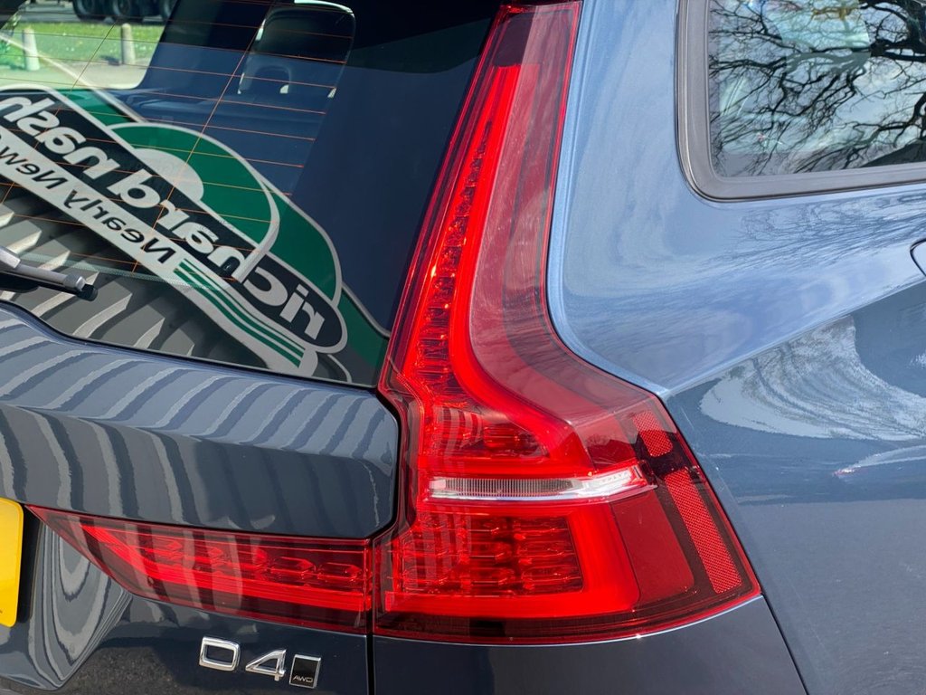 USED 2019 19 VOLVO V60 CROSS COUNTRY 2.0 D4 Plus Estate 5dr Diesel Auto AWD Euro 6 (s/s) (190 ps) WINTER PACK+SAT NAV+2 KEYS+FSH
