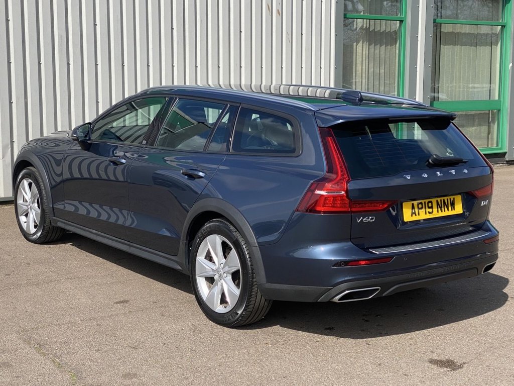 USED 2019 19 VOLVO V60 CROSS COUNTRY 2.0 D4 Plus Estate 5dr Diesel Auto AWD Euro 6 (s/s) (190 ps) WINTER PACK+SAT NAV+2 KEYS+FSH